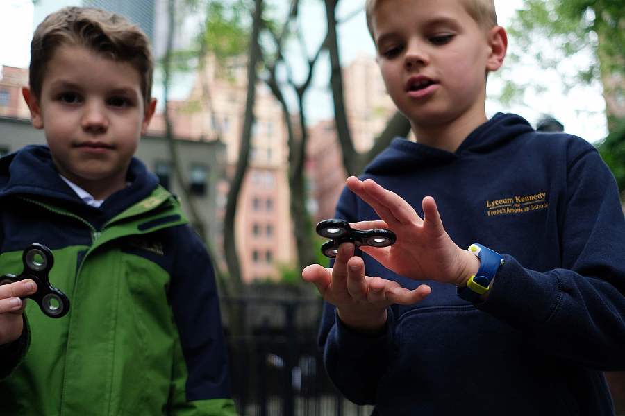 Fidget spinners form industrial chain within 3 months in China