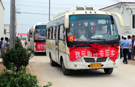 China starts large-scale relocation for water project