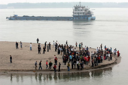 Teenage heroes mourned in central China