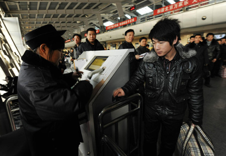 Spring Festival travel peak season starts today