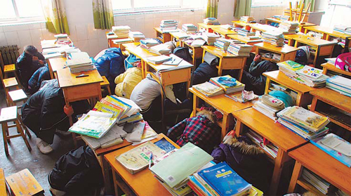 Earthquake experts calm nerves on the mainland