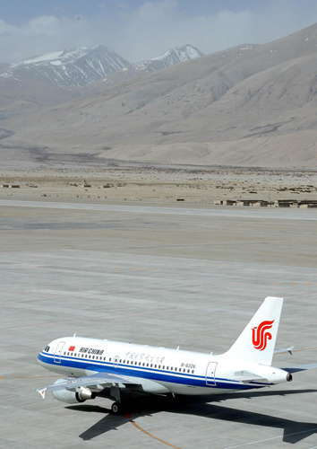 Test flight lands successfully at new Tibetan airport