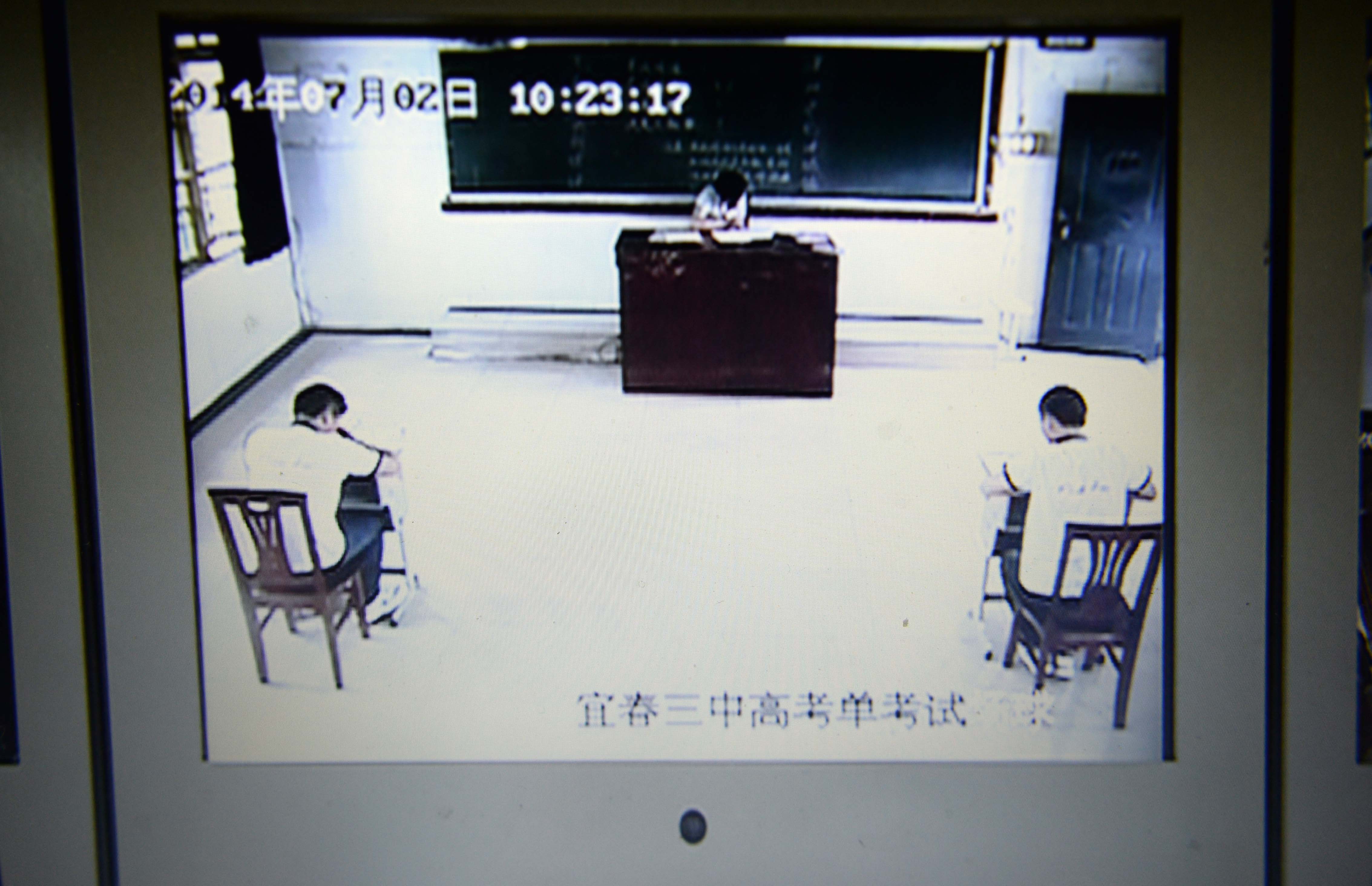 'Good Samaritans' take separate college entrance exam