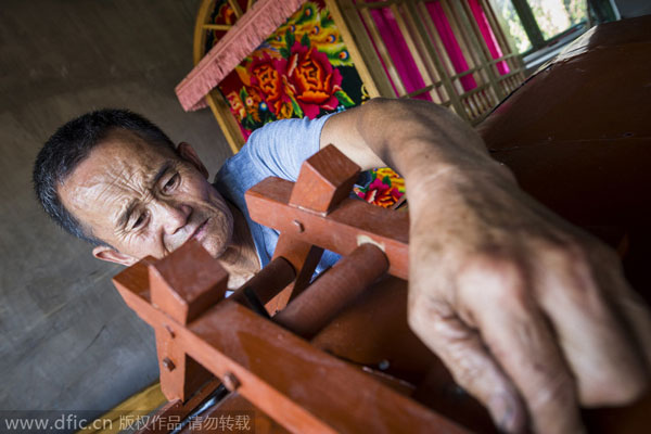 Chinese inventor gives life to wood
