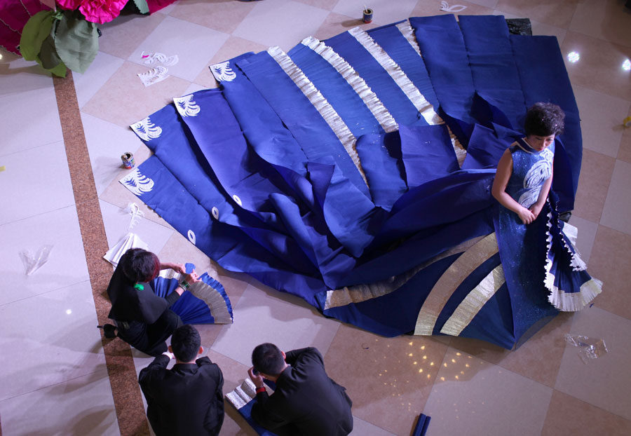 Paper fashion show in Jilin