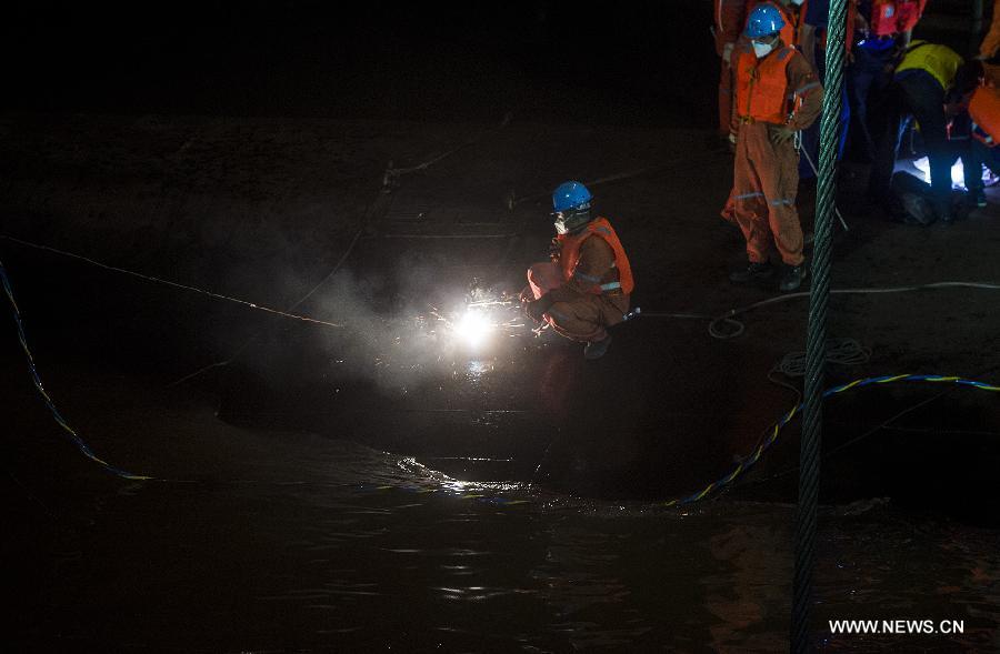 Rescuers cut into capsized ship in search for survivors