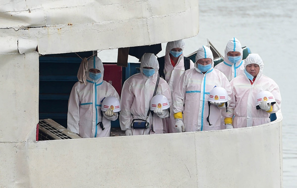 Recovery crews face grim task on ship