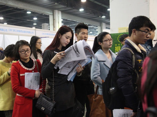 College graduates in 2014 earn $560 on average: report