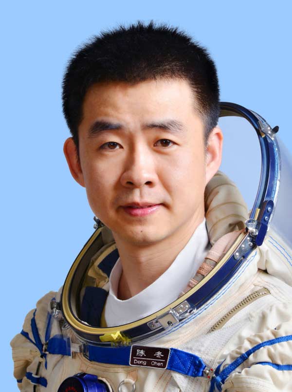 China launches manned spacecraft