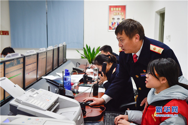 Snapshots of Chinese celebrating Spring Festival