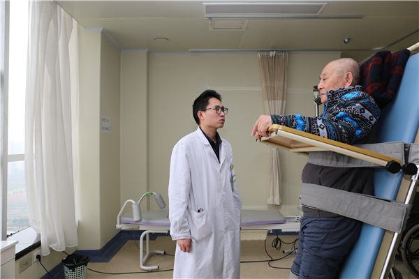 Hospitals look to reverse male nurse shortfall