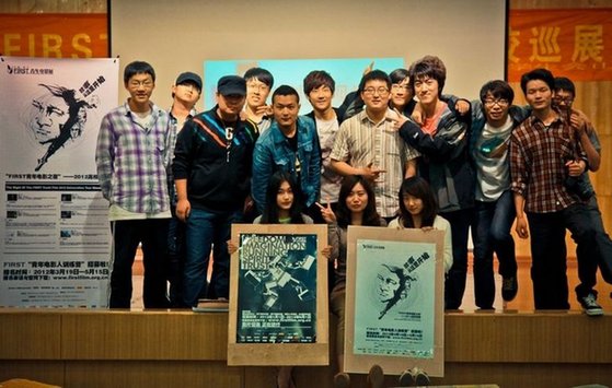 高校學子“各出奇招” 手寫海報、戶外放映亮點不斷