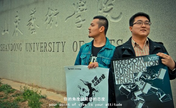 高校學(xué)子“各出奇招” 手寫海報(bào)、戶外放映亮點(diǎn)不斷