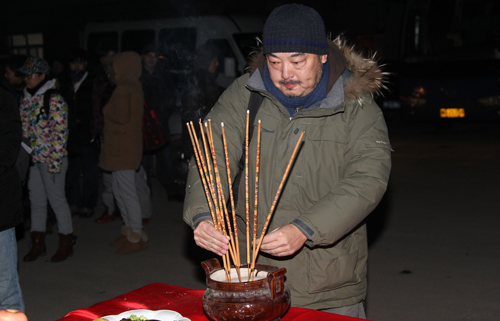 天上掉餡餅，砸中“愛國詩人”孔二狗