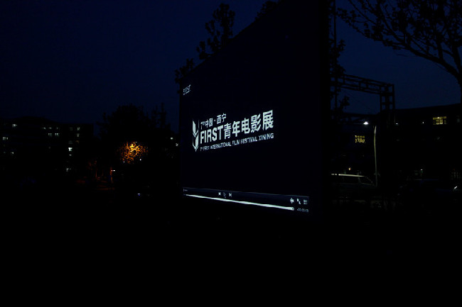 FIRST青影展巡展落地清華露天放映回到不散場(chǎng)的青春
