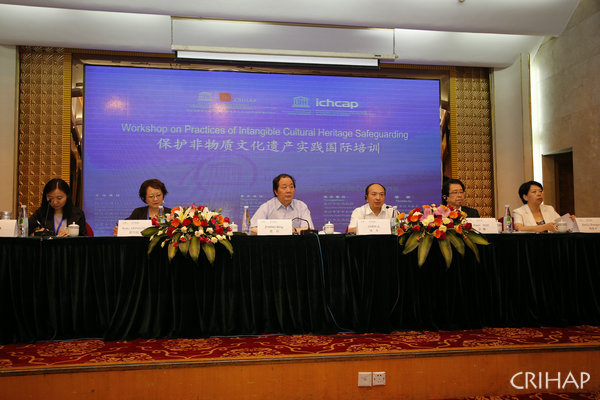 “保護非物質(zhì)文化遺產(chǎn)國際培訓及中國福建木偶戲在亞太地區(qū)的傳播交流推廣”在福建省泉州市舉辦