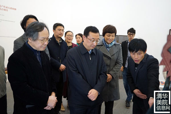 文化部部長雒樹剛在參觀非遺“研培計劃”試點成果匯報展時指出讓優(yōu)秀傳統(tǒng)文化傳出去、活起來