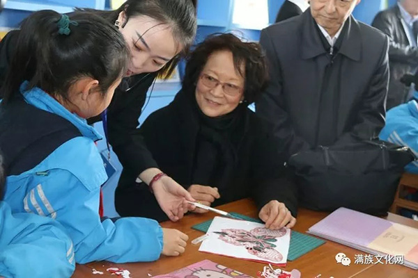 聯(lián)合國(guó)教科文組織參觀考察滿族小學(xué)