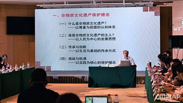 亞太中心在上海舉辦“中國非遺傳承人群研修研習(xí)培訓(xùn)計劃師資交流活動暨高校培訓(xùn)班”