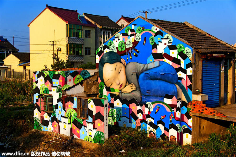 French artist adds color to China's countryside
