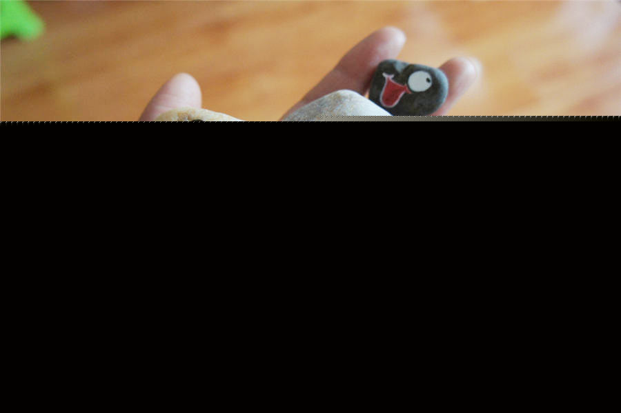 Painted stones turn into comic scenes