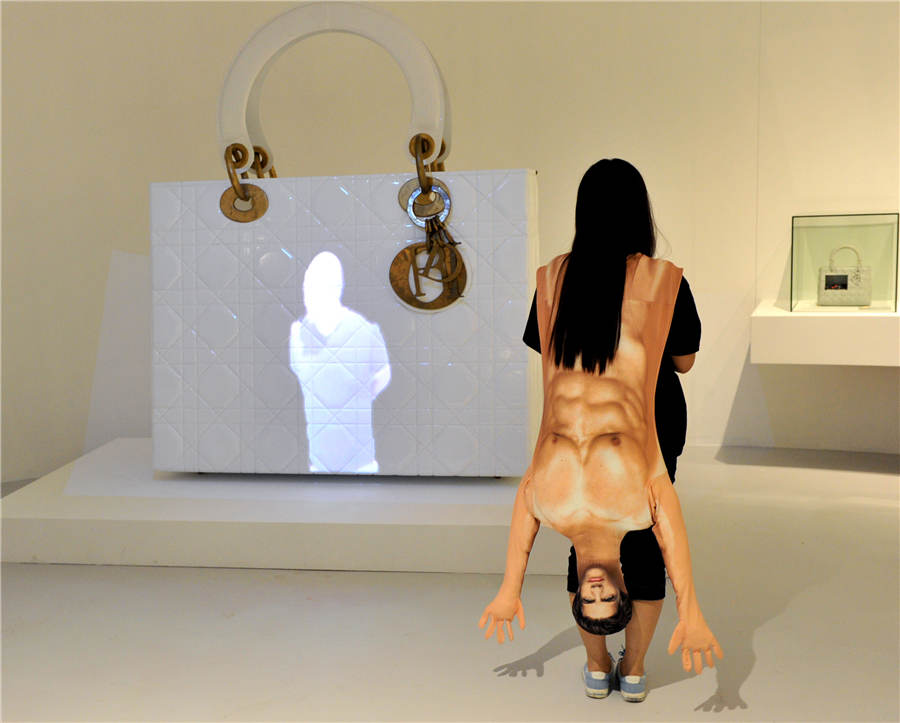Shanghai puts art and design into bags