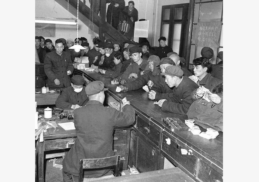 Photos reveal old days in Beijing