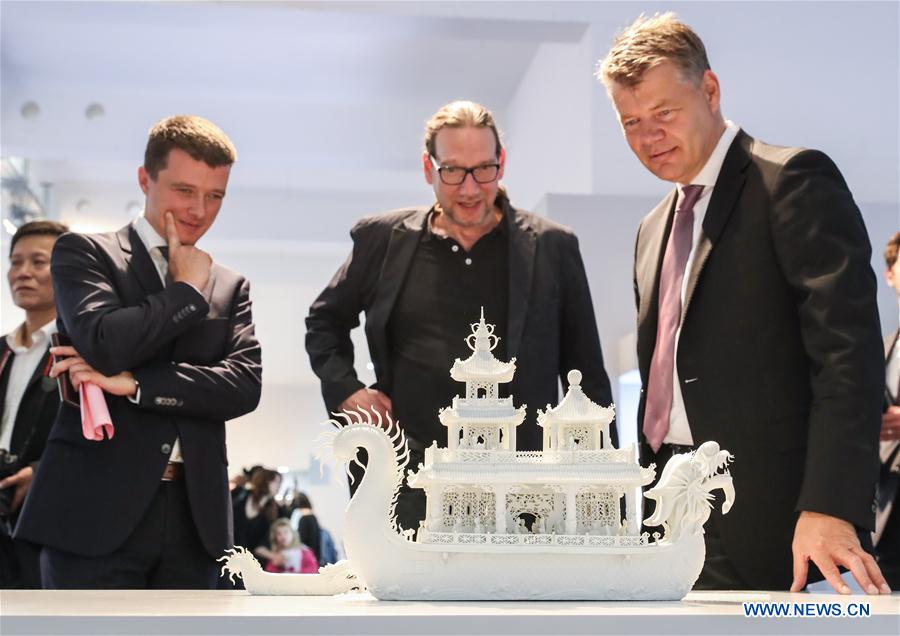Porcelain and ceramic from China's Jingde Town exhibited in Berlin