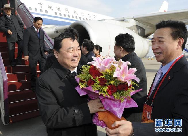 出席十八大的西藏代表團(tuán)抵京