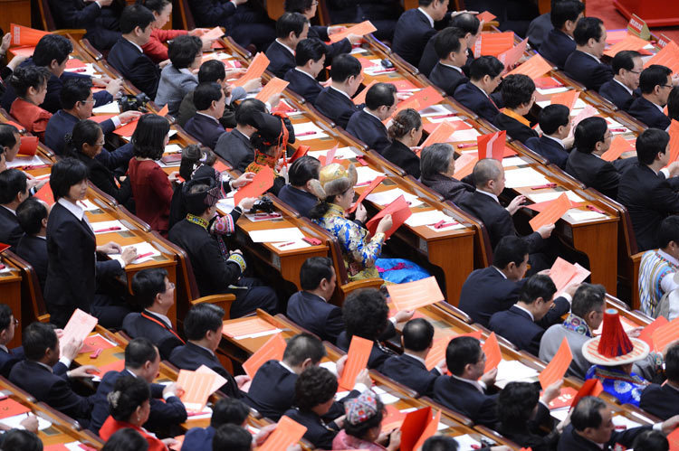 圖：中國(guó)共產(chǎn)黨第十八次全國(guó)代表大會(huì)閉幕會(huì)在北京人民大會(huì)堂舉行