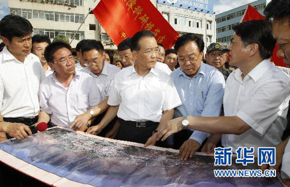 全力以赴搶險救災——溫家寶在舟曲災區(qū)指導抗洪搶險救災工作紀實