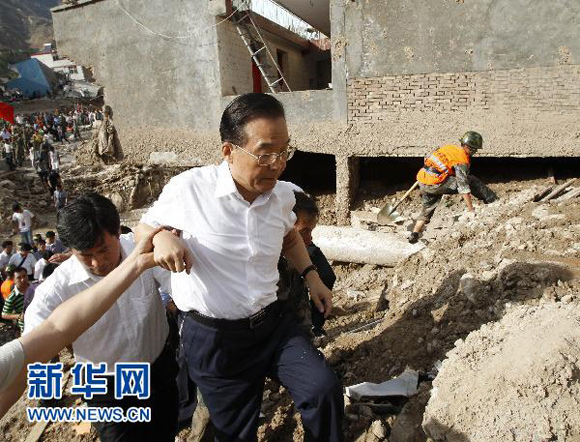 全力以赴搶險救災——溫家寶在舟曲災區(qū)指導抗洪搶險救災工作紀實