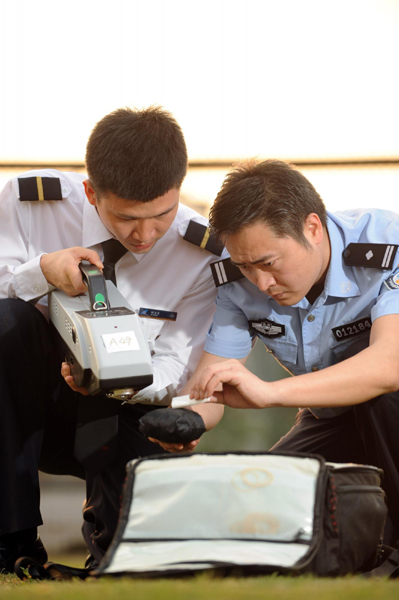 南航空警安全員隊(duì)伍開展亞運(yùn)安保大練兵