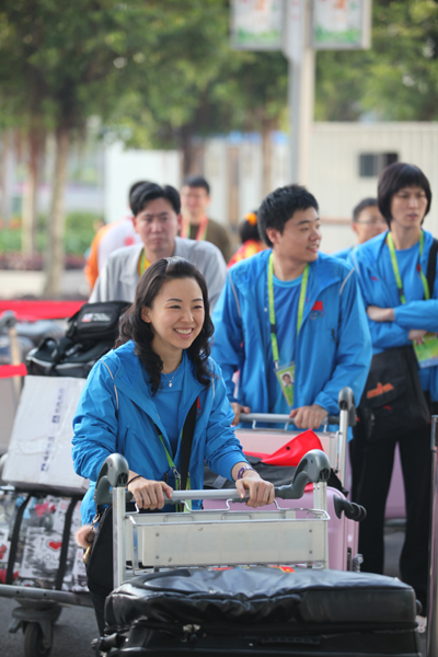 中國臺球隊抵達(dá)廣州亞運會運動員村