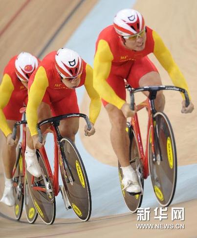 廣州亞運(yùn)場(chǎng)地自行車男子團(tuán)體競(jìng)速賽 中國(guó)摘金