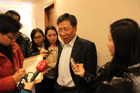教育、科技屆政協(xié)委員受媒體追捧(組圖)
