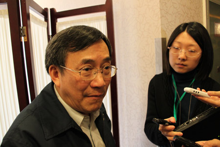 教育、科技屆政協(xié)委員受媒體追捧(組圖)