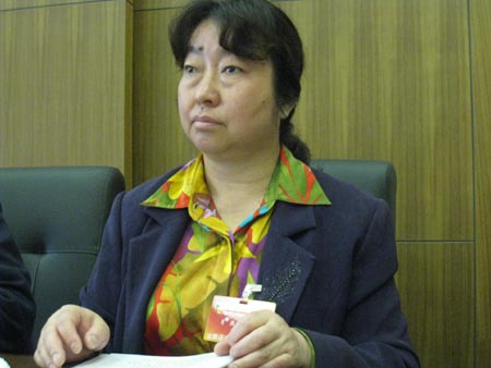 云南女委員求抗旱良策 感動(dòng)討論組