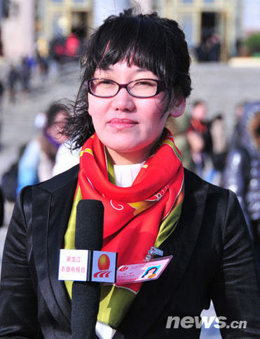 近拍兩會“當(dāng)紅”女主播