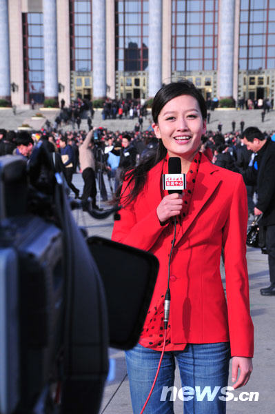 近拍兩會(huì)“當(dāng)紅”女主播