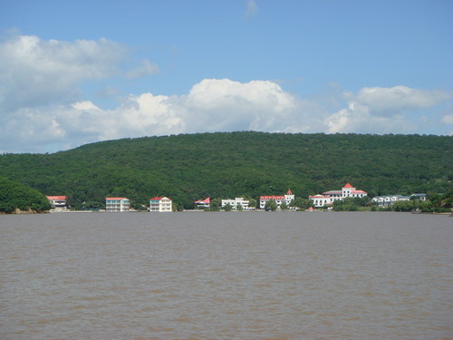 網(wǎng)絡(luò)媒體龍江行采訪團游覽北方避暑勝地——鏡泊湖