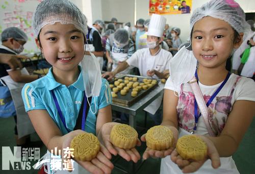 濟(jì)南小學(xué)生DIY月餅迎中秋