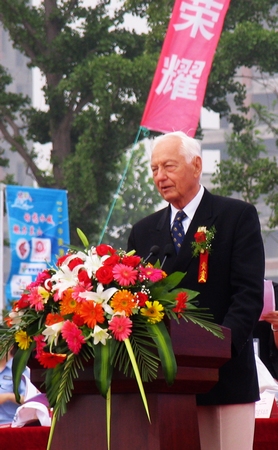 “魅力蘭山杯”2011中美澳藝術(shù)滑水對(duì)抗賽臨沂開(kāi)賽
