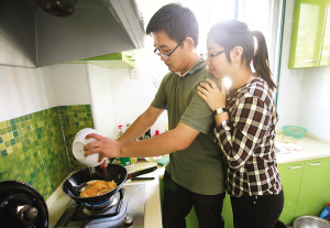 大學(xué)生村官郭帥阮江南創(chuàng)業(yè)中收獲愛情（組圖）