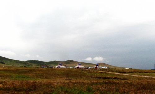 扎魯特山地草原風光