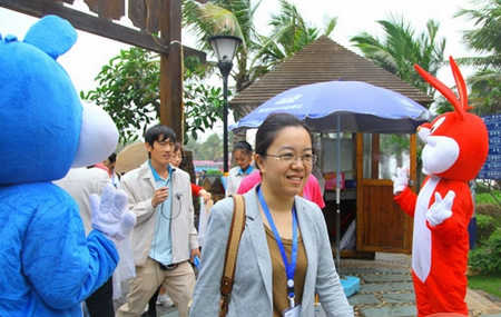 海口西海岸迎全國網(wǎng)媒參觀團(tuán) 擬打造城市功能區(qū)