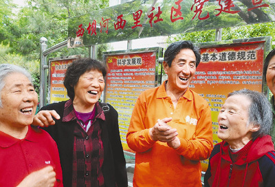 紅旗飄飄：服務(wù)，到人民最需要的地方