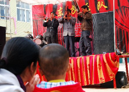 河南潢川農(nóng)民自辦樂(lè)隊(duì)豐富文化生活