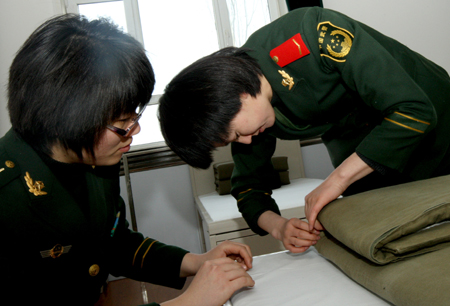 克拉瑪依：“90后”女兵大學(xué)生寒冬訓(xùn)練忙