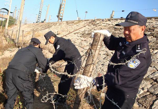 昆鐵警方深入推進(jìn)線路治安“百日攻堅(jiān)”整治